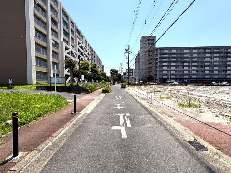 東側前面道路