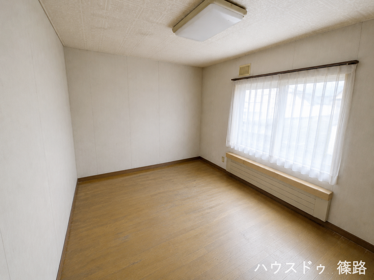 2階洋室6帖
※現地の撮影写真を基に、CG加工編集を施しております。そのため、実際の様子とは異なる場合がございますので、ご了承ください。