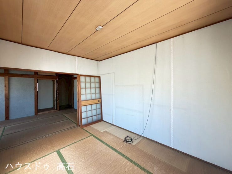 2階和室6畳
【2WAYの魅力】閉めれば個室、開ければ大空間になる便利な6畳和室2間!