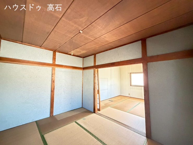 2階の和室はワイドなベランダに面しており、お布団干しもラクラク。