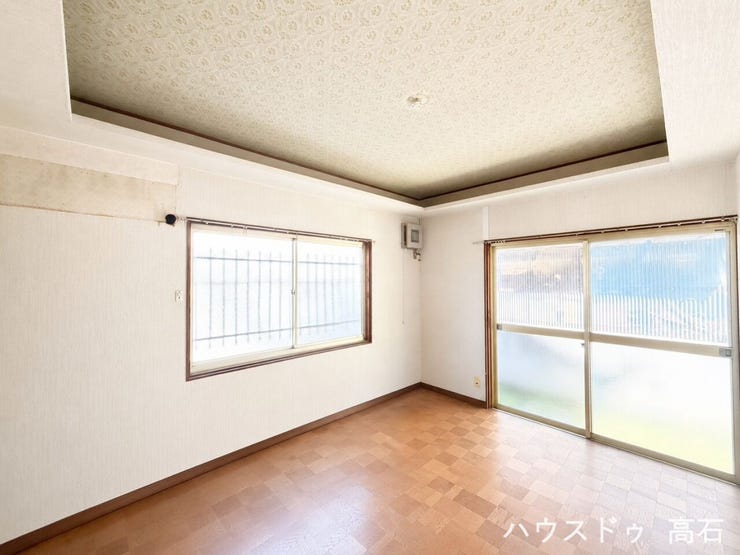 1階洋室6畳
リビング代わりにも、来客用の寝室やワークスペースとしても活用できます。