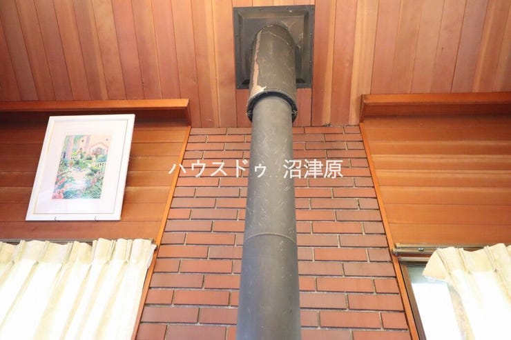 暖炉、天井より排出