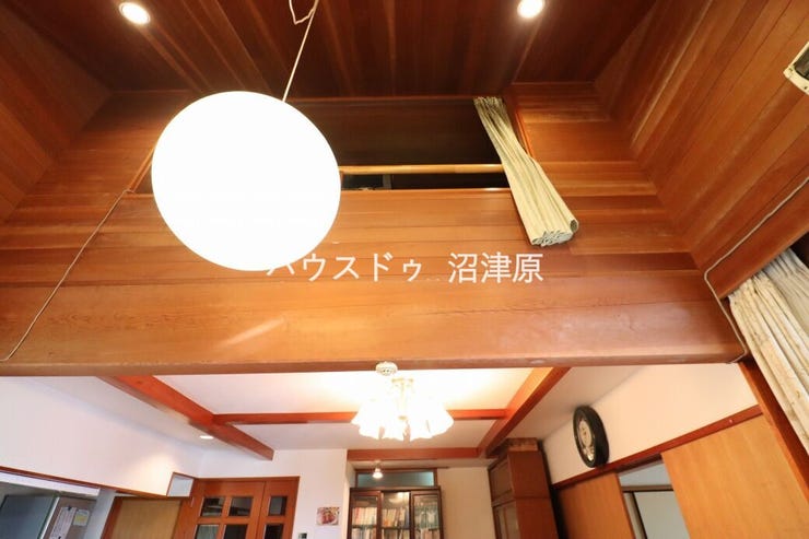 一本の木です、木の温もりを感じます