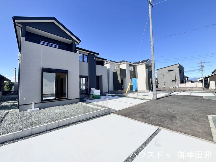■理想を叶える新しい暮らしの舞台■高いデザイン性と機能性を兼ね備えた住まい。ここで、家族の新しい物語が始まります。