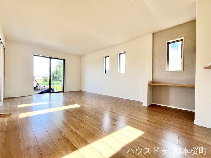 ■安らぎと笑顔の中心地■陽光が優しく降り注ぎ、会話が自然と弾む。ここでは、毎日が特別な時間へと変わります。