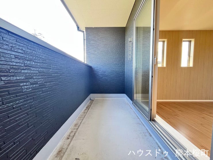■空の下の開放的な特等席■日光浴や読書、外の空気を感じながらリフレッシュ。暮らしを豊かにする、もう一つの心地よい空間です。