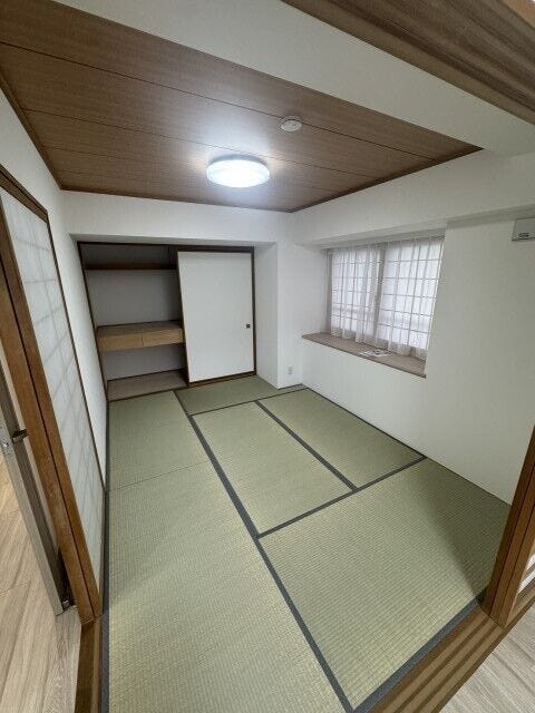 表替え済みの和室が隣接!扉を開放すれば、さらに広々としたくつろぎの大空間に