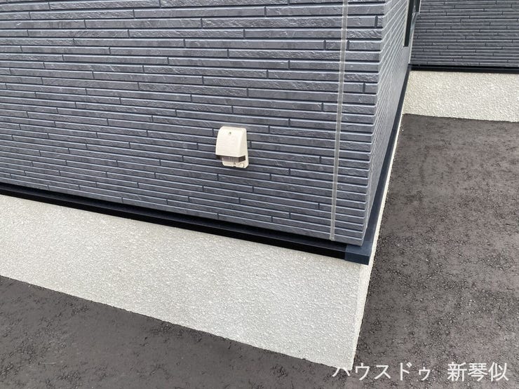 屋外コンセントが付いておりますのでお車の車内清掃も楽々対応可能です