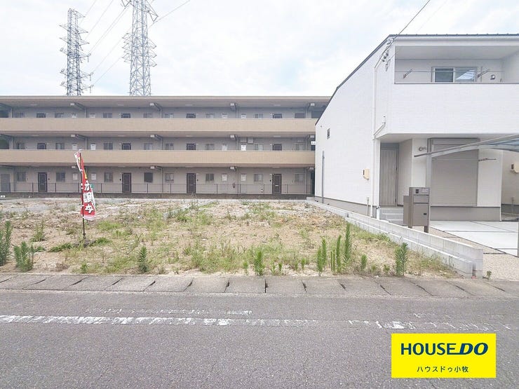 【外観】
【小牧市第1安田町 1号棟】
構造の安定・劣化の軽減・維持管理更新への配慮・空気環境の4分野で住宅性能表示制度の最高等級を取得!
並列3台分の駐車場も完備!好価格だけでなく品質にも拘っています!