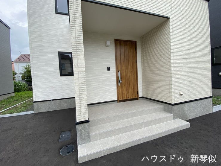 伸縮タイプの屋外散水栓付で場所取らずスッキリ