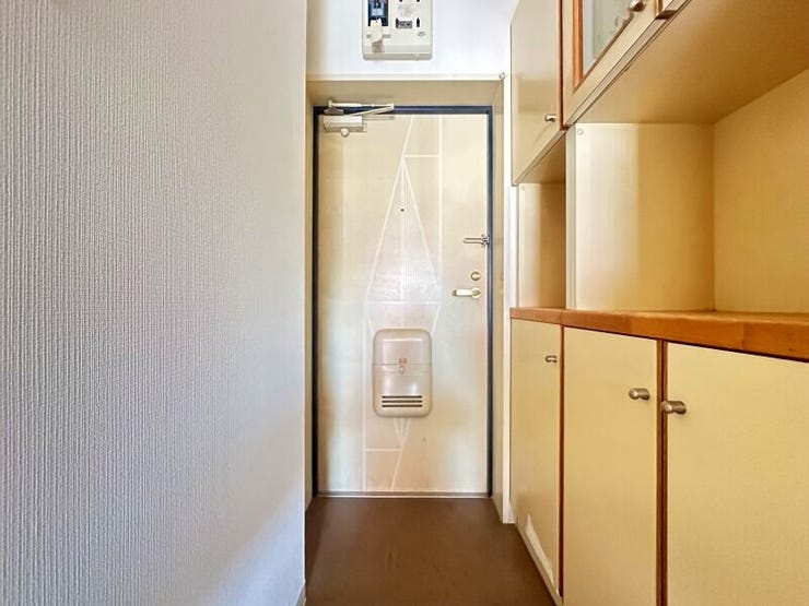 【Entrance】
シューズBOX完備の玄関です。