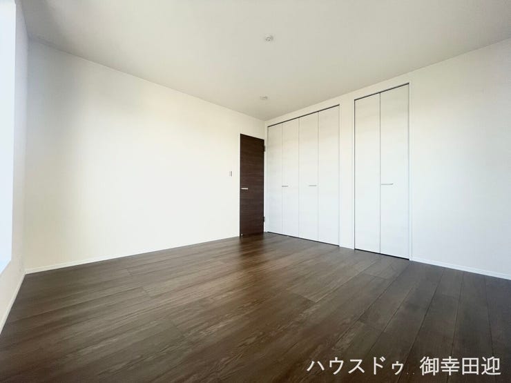 ■2階8帖洋室■心からリラックスできる静けさ、上質な眠りで、毎日をリセットします。明日への活力を養う空間です。