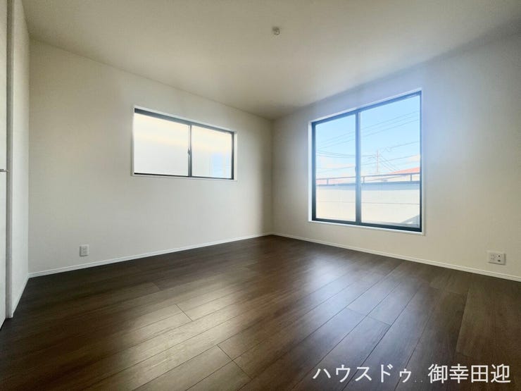 ■2階8帖洋室■心からリラックスできる静けさ、上質な眠りで、毎日をリセットします。明日への活力を養う空間です。