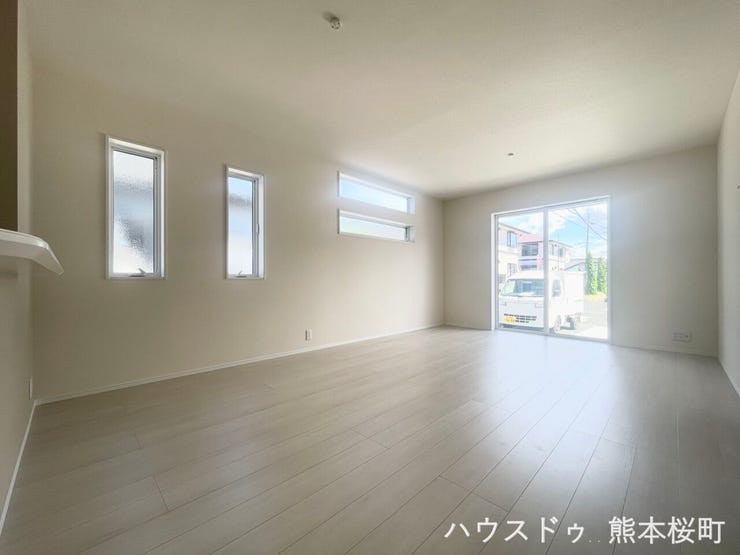 ■安らぎと笑顔の中心地■陽光が優しく降り注ぎ、会話が自然と弾む。ここでは、毎日が特別な時間へと変わります。