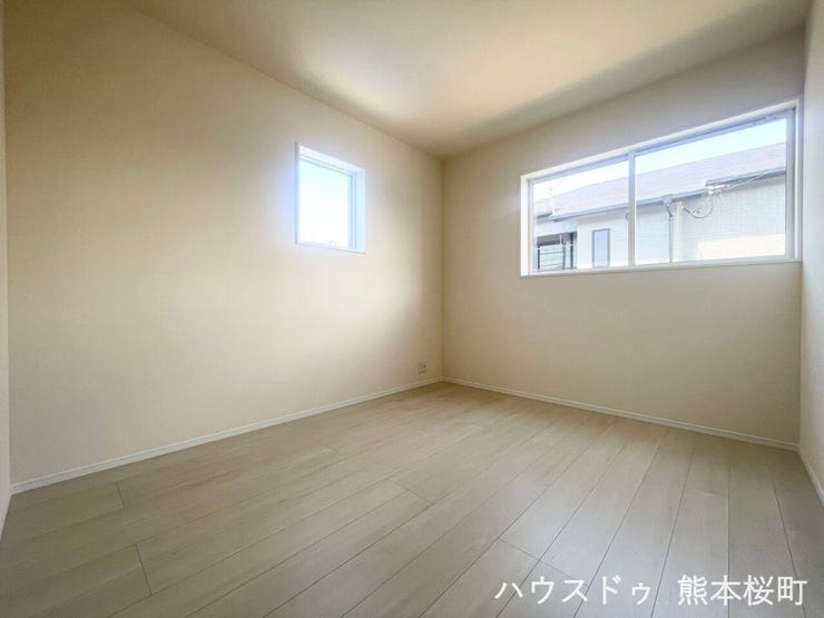 ■2階5.7帖洋室■寝室、書斎、趣味の部屋。家族の成長やライフスタイルに合わせ、様々な使い方ができる快適な空間です。