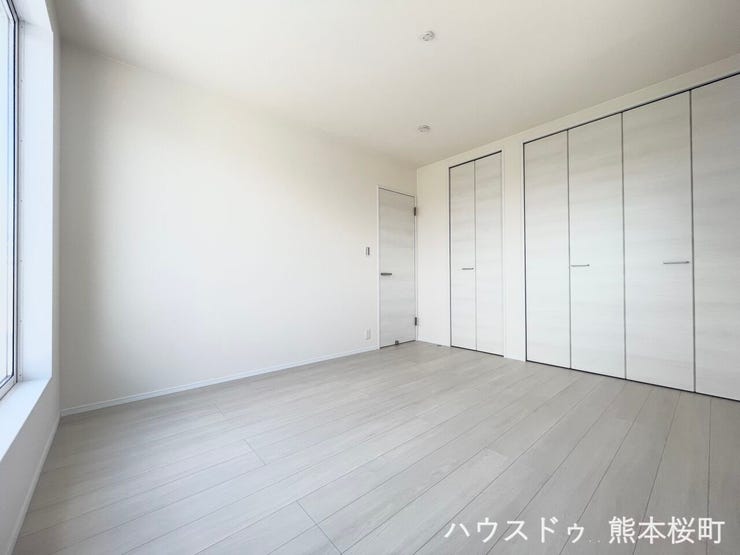 ■2階8帖洋室■心からリラックスできる静けさ、上質な眠りで、毎日をリセットします。明日への活力を養う空間です。