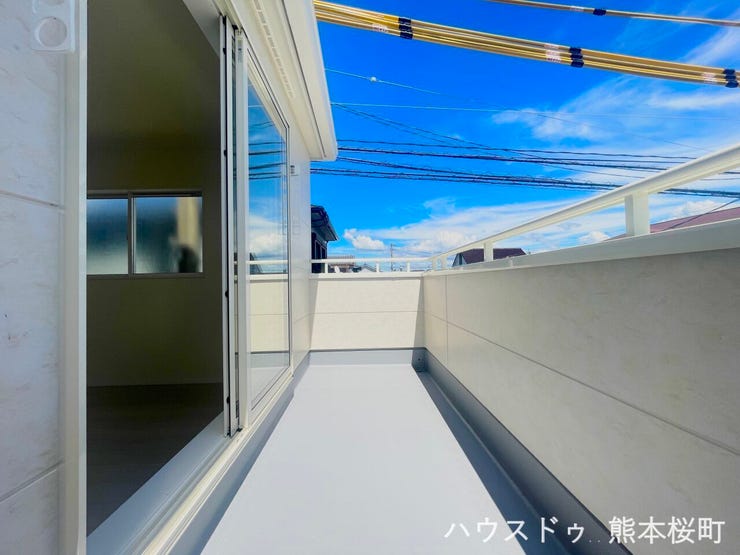 ■空の下の開放的な特等席■日光浴や読書、外の空気を感じながらリフレッシュ。暮らしを豊かにする、もう一つの心地よい空間です。