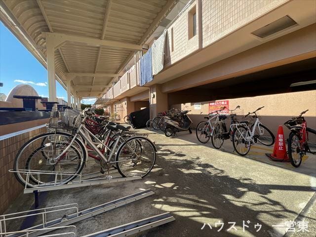 屋根がついているので大事な自転車が守られます。