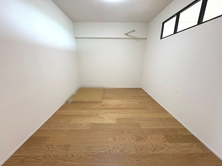 5.6帖の洋室。全室フローリングでお部屋のお掃除が楽々!