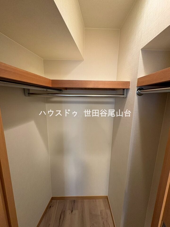 衣類はもちろん、バッグや季節用品も収納できるウォークインクローゼット。室内をすっきり保てます。