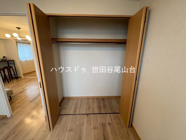 奥行きのあるクローゼットを備え、衣類や季節物もすっきり収納。居室を広々と使えます。