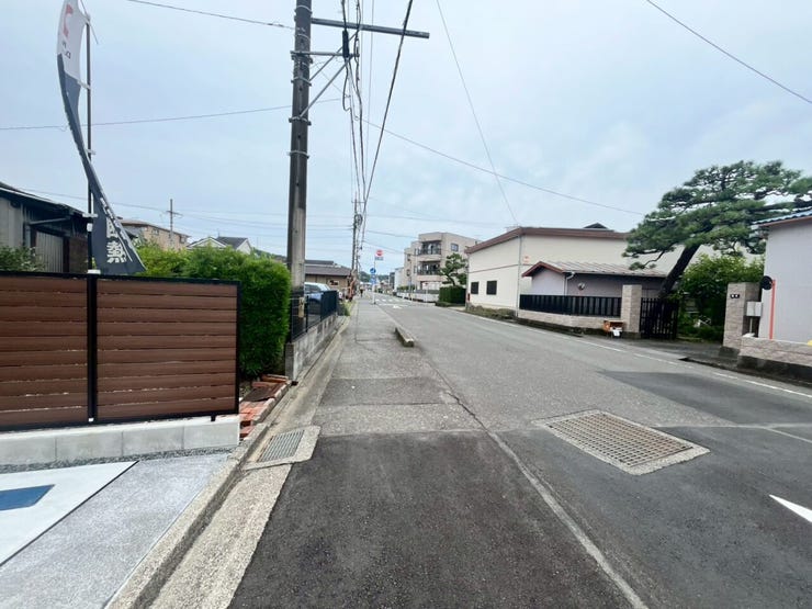 幅約9.1mの前面道路です。
