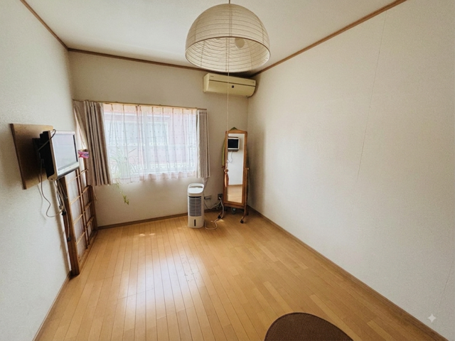 (居住中につき画像を一部加工しています)
家族それぞれの個室としても活用できる洋室。お子様のお部屋や寝室など、暮らしに合わせた使い方ができます。