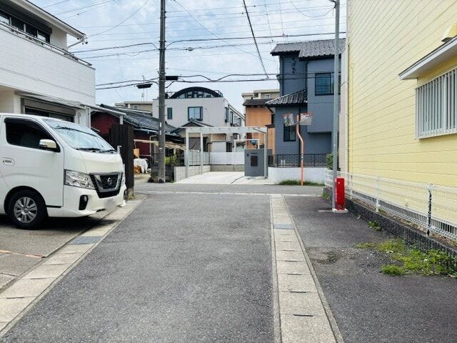 東側前面道路の様子です。
気になる方は、ご案内させていただきます。
お気軽にお問い合わせください。
お問い合わせは「ハウスドゥ 清須」まで!