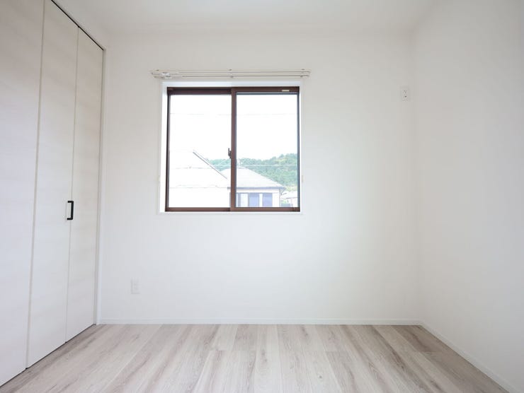 お子様部屋としてお使いいただける洋室です。各洋室に収納スペースがございます。