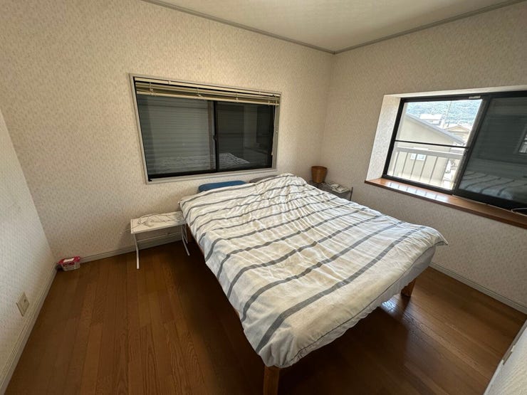 主寝室も日当たり良好