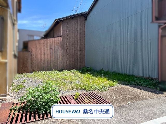 スーパーやドラッグストアまで車で2分なので、普段のの買い物に便利ですね。(2026年7月14日撮影)