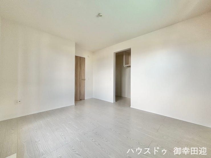 ■2階7.3帖洋室■心からリラックスできる静けさ、上質な眠りで、毎日をリセットします。明日への活力を養う空間です。