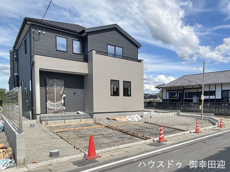 ■車と趣味の幅が広がる場所■単なる駐車スペースではない、洗車やタイヤ交換、DIYにも使える多目的な屋外スペースです。【撮影日:2026年7月10日】