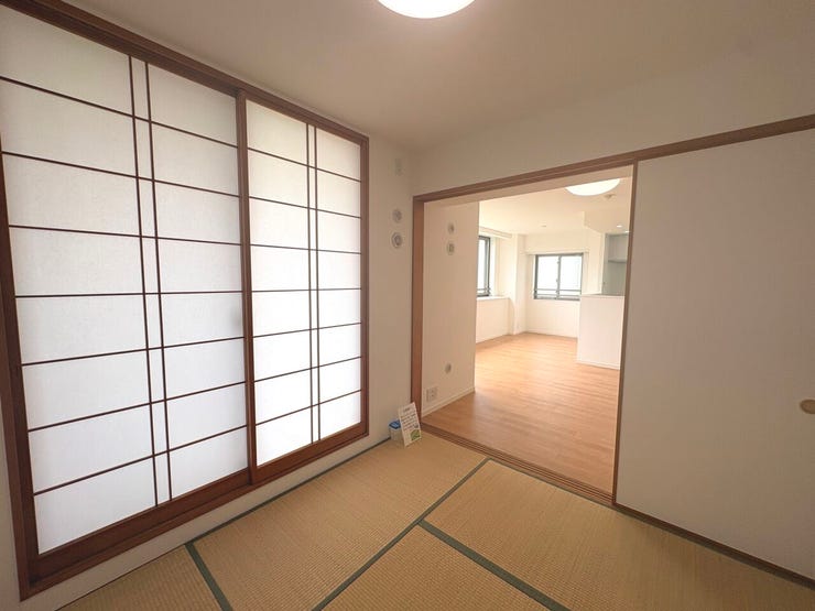4.5帖の和室。リビングに隣接しており、小さなお子様が遊んでいても安心ですね。