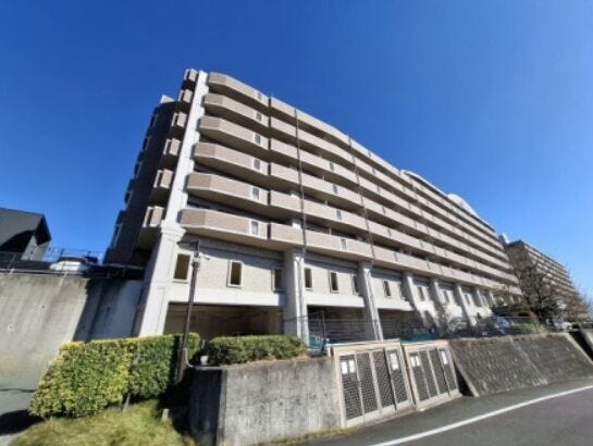 【外観】
■外観■
落ち着いた佇まいが印象的なマンションです
毎日の暮らしを快適に彩る住まいです