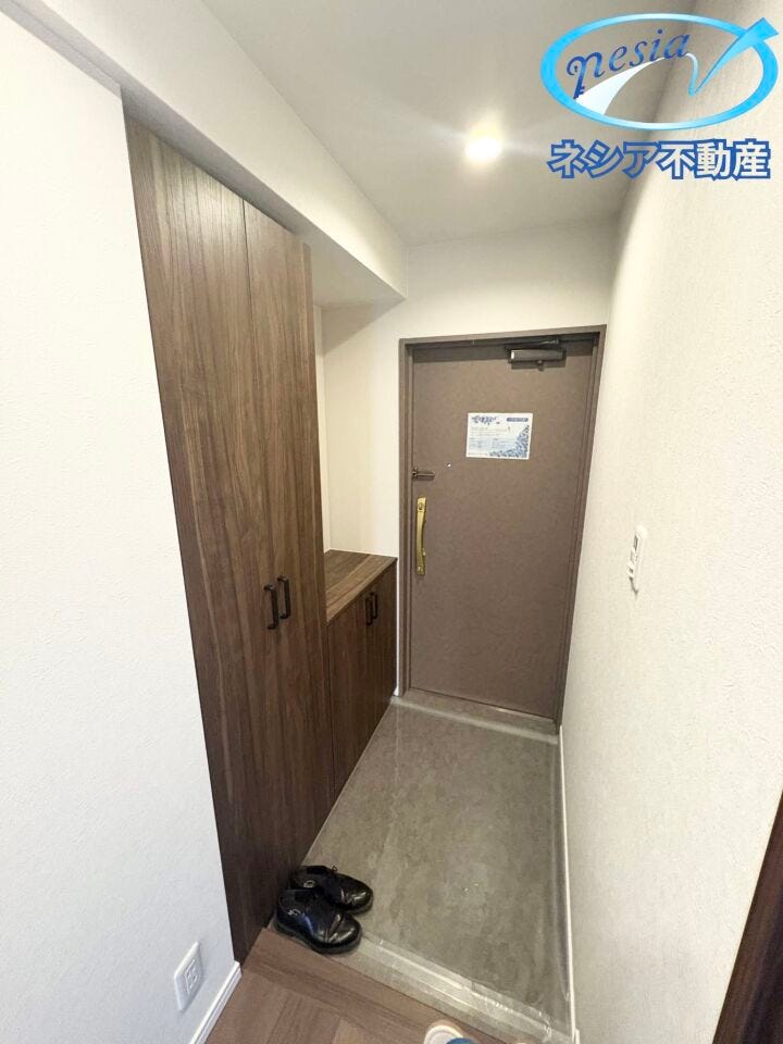 ■玄関■
ゆとりある玄関がご家族を温かく迎えます
毎日の始まりと帰宅を心地よく彩る空間です
