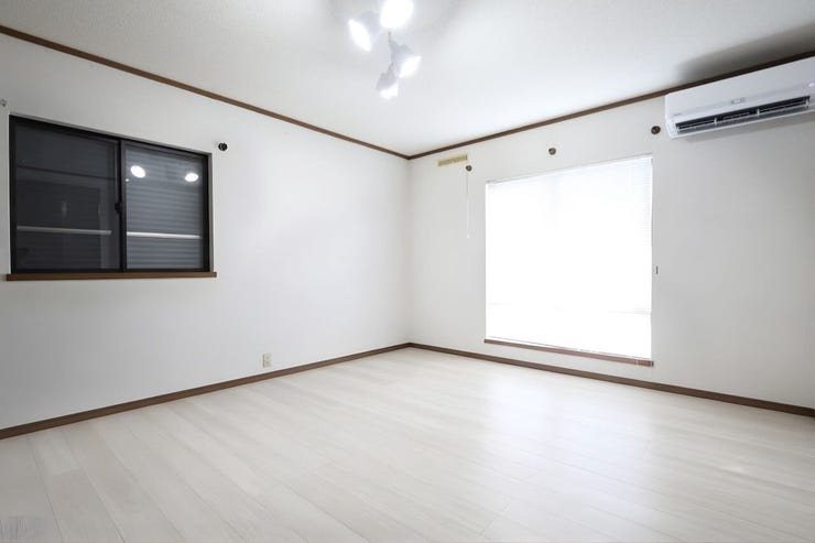 *10帖洋室*
※家具削除加工を行っており、写真はイメージです※