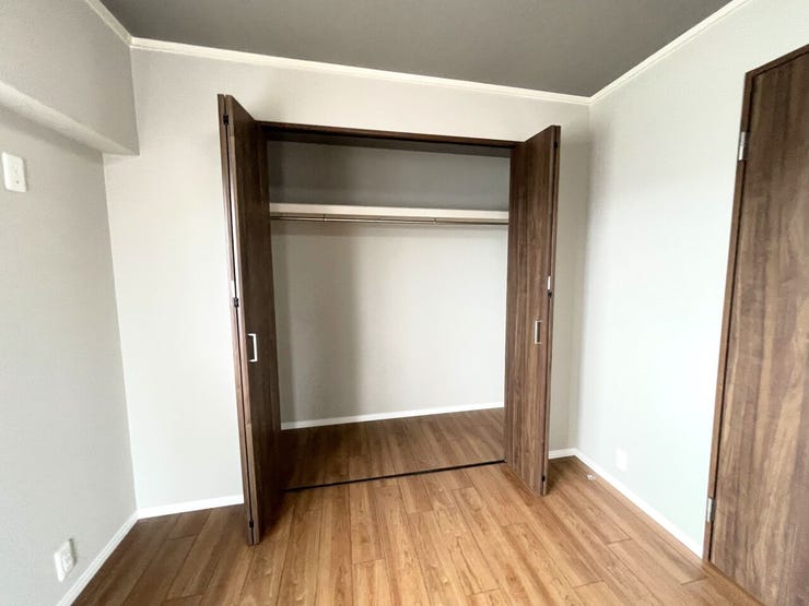◇クローゼット◇
全居室収納付き♪
お部屋がスッキリとお使いいただけます♪
