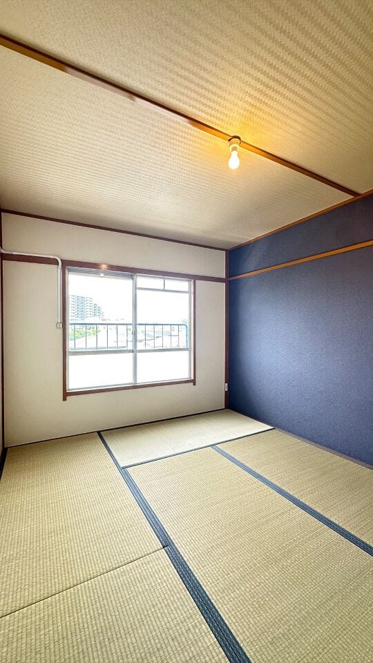 落ち着きのある雰囲気と畳の心地よさが特徴の寛ぎの空間です。