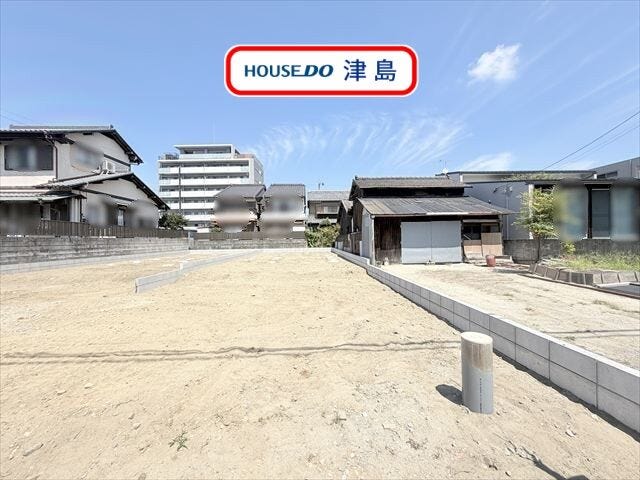 【外観】
南小学校・暁中学校エリア。約53坪のゆとりある敷地に建つ4LDK。キッチン奥に洗面室・浴室を配置した家事動線に優れたレイアウト。