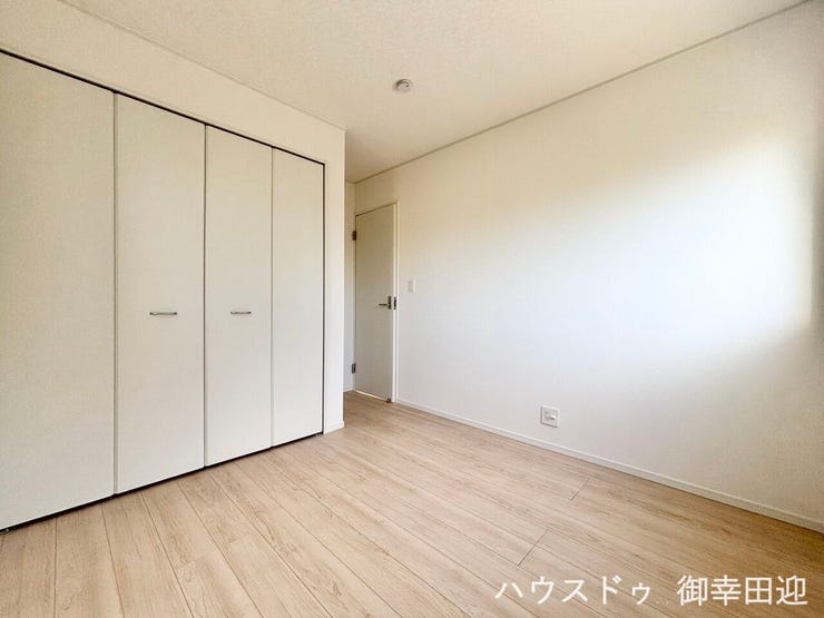 ■2階5帖洋室①■寝室、書斎、趣味の部屋。家族の成長やライフスタイルに合わせ、様々な使い方ができる快適な空間です。