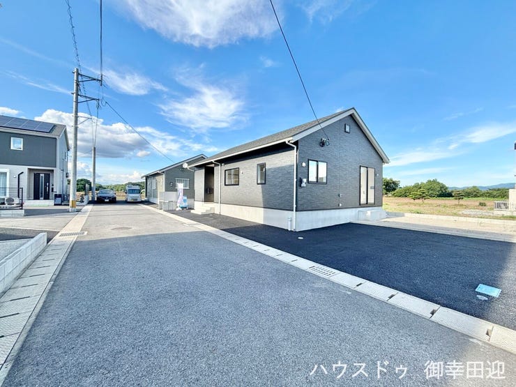 ■理想を叶える新しい暮らしの舞台■高いデザイン性と機能性を兼ね備えた住まい。ここで、家族の新しい物語が始まります。