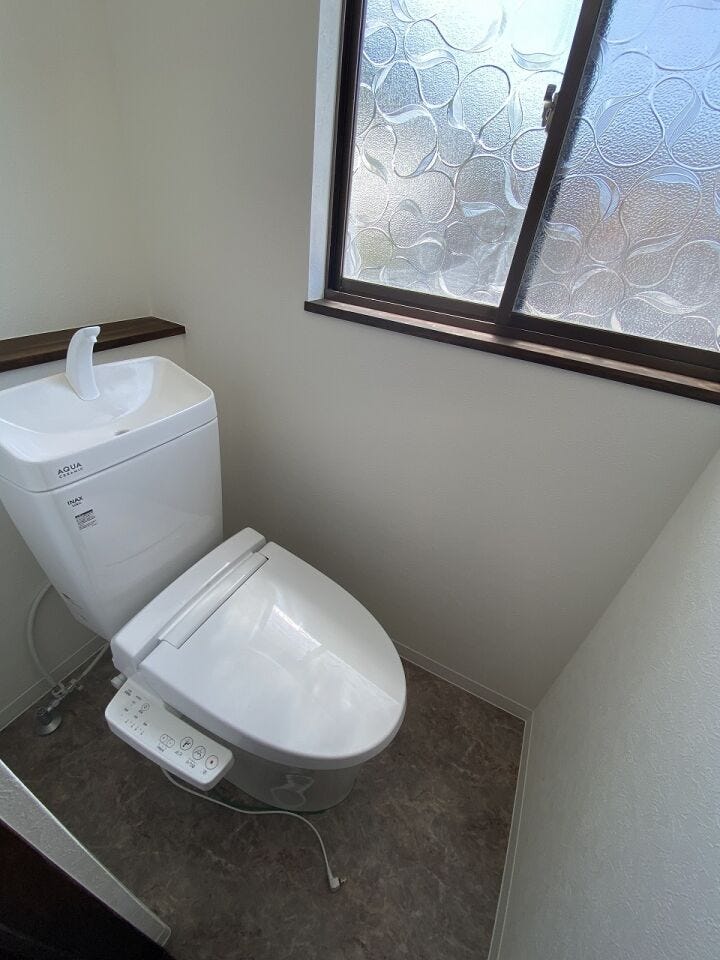 三大水回りの一つ…トイレは生活に欠かせない空間。シンプルで清潔感のある空間をご体感していただけます♪