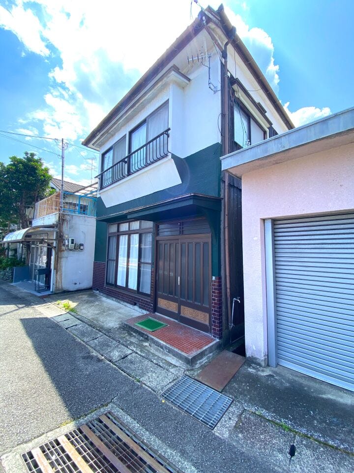 ただ「住まう」だけではございません。気持ち良く住んで欲しい気持ちをこめて…。お住まいの事、住まう街の事、お金の事、何でもご相談下さい♪