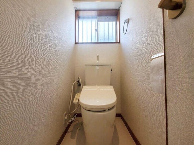 【Toilet】清潔感があり、落ち着いたデザインのトイレ。家族みんなが快適に使えます。