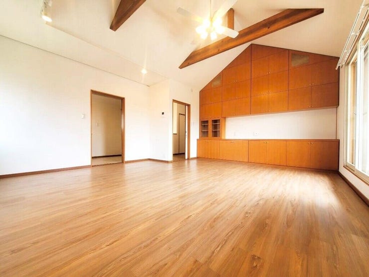 【Living】家族が集まりやすい場所で、くつろぎと会話が自然に生まれます。