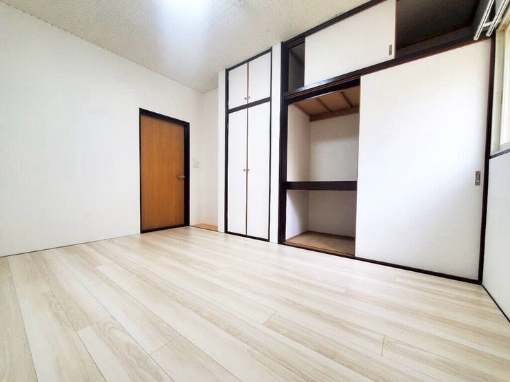 【Bedroom】ベッドとデスクを置いてもゆとりのある、使い勝手の良い広さの洋室です。