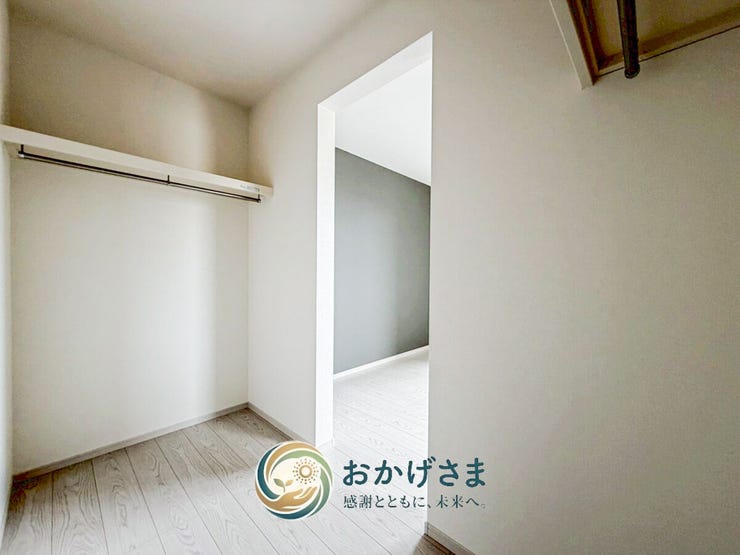 収納スペースや趣味の部屋など、ライフスタイルに合わせて多用途に活用できる機能的なウォークインクローゼット。