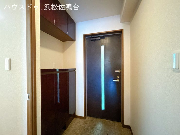 玄関全景