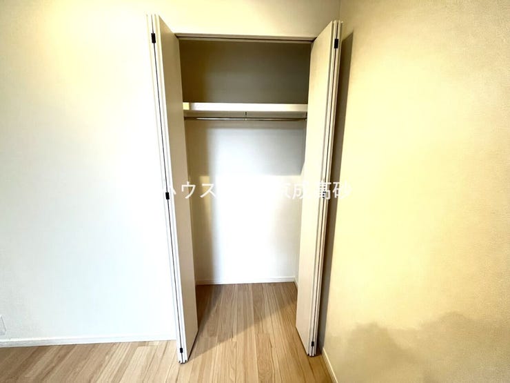 適材適所の収納付きです。